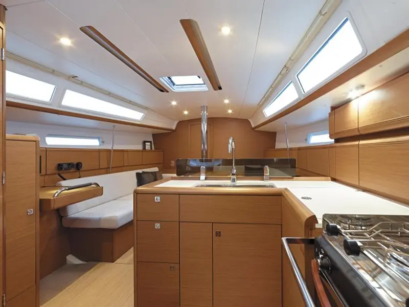 Sunsail 38 Classic preview 3