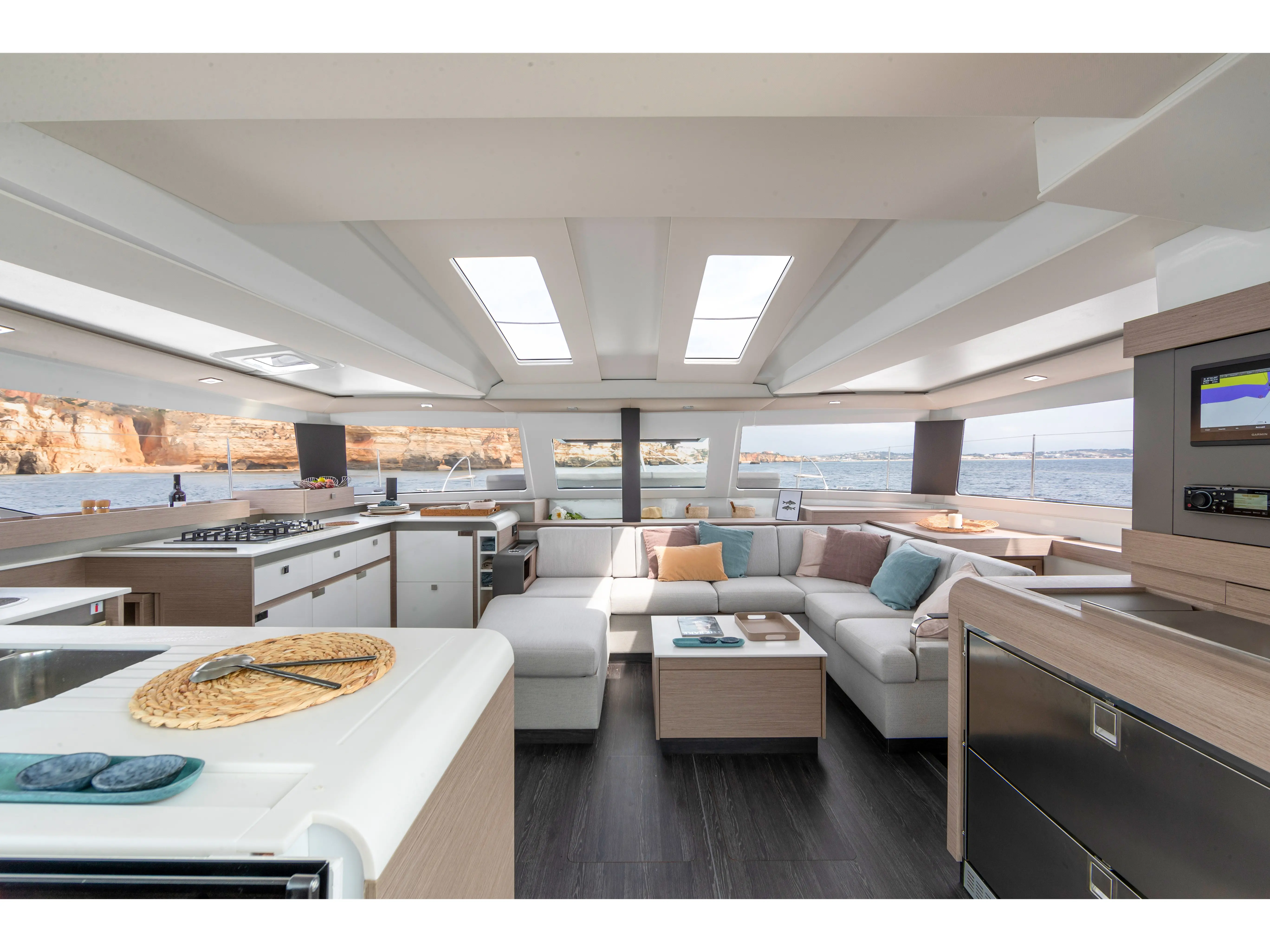 Yacht 1054 preview 3