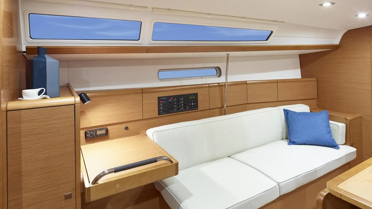 Sunsail 38 Classic preview 5