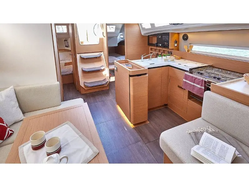 Sunsail 410 Classic preview 3