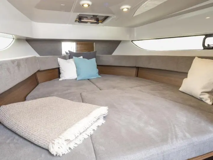 Beneteau 9 preview 2