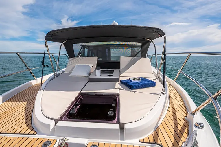 Beneteau 9 preview 3