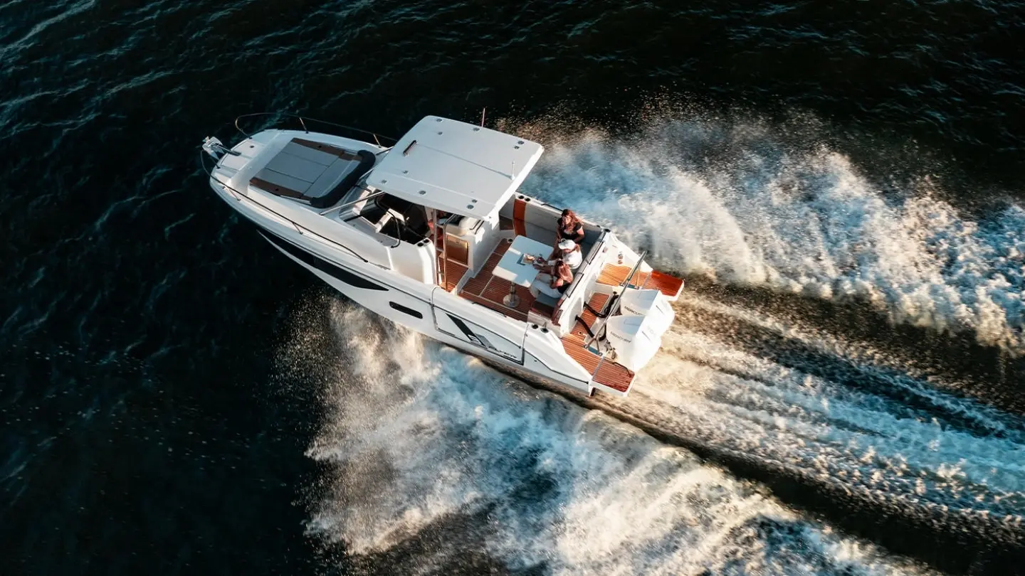 Beneteau 9 preview 5