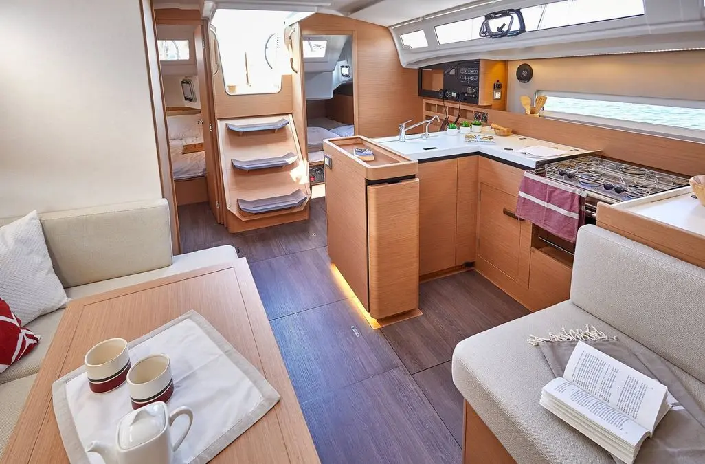 Sunsail 410 Classic preview 4