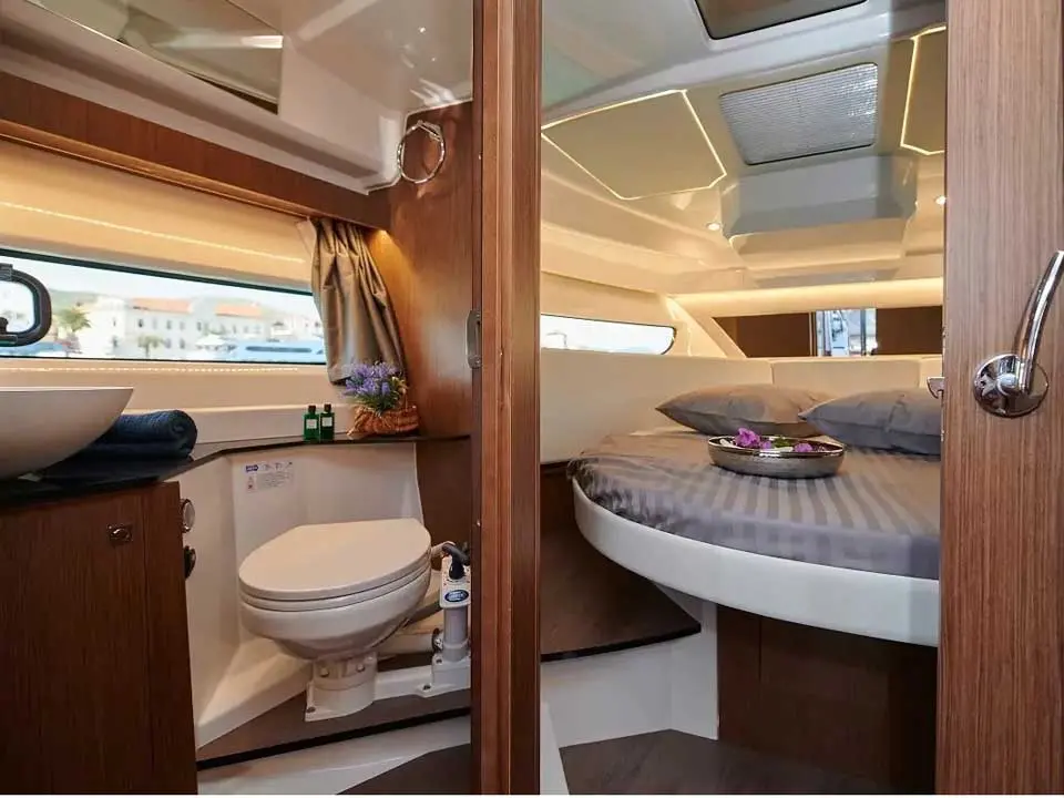 Yacht 744 preview 3