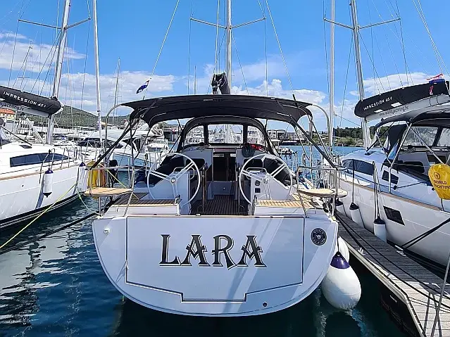 Lara photo 1