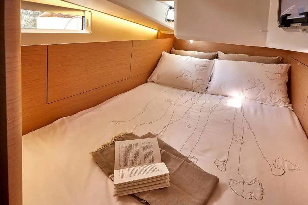 Sunsail 410 Classic preview 5