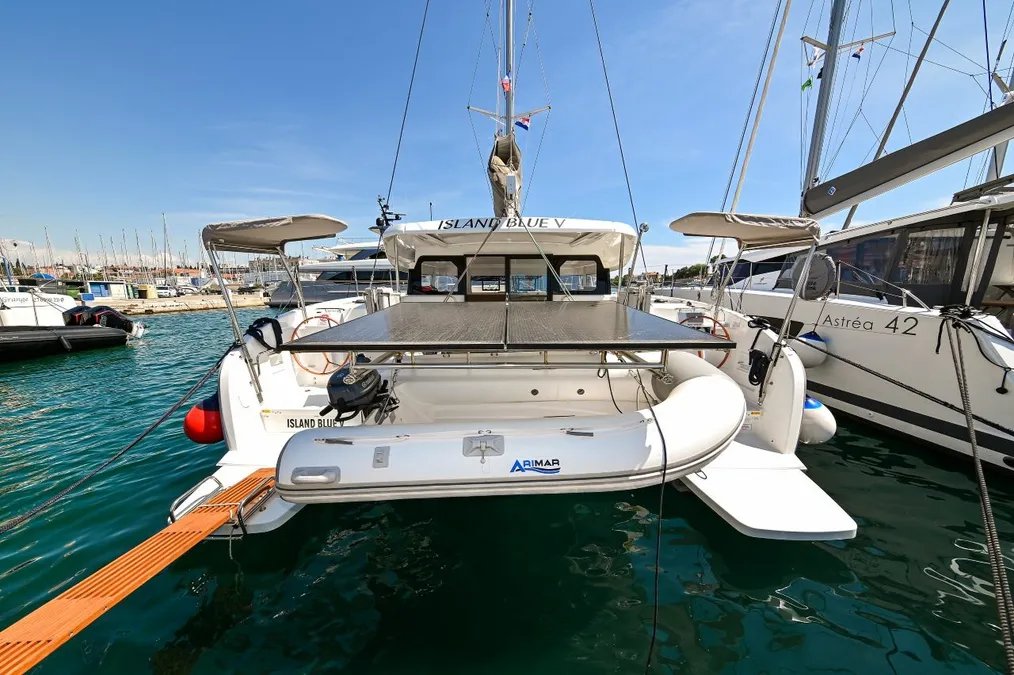 Island Blue V preview 3