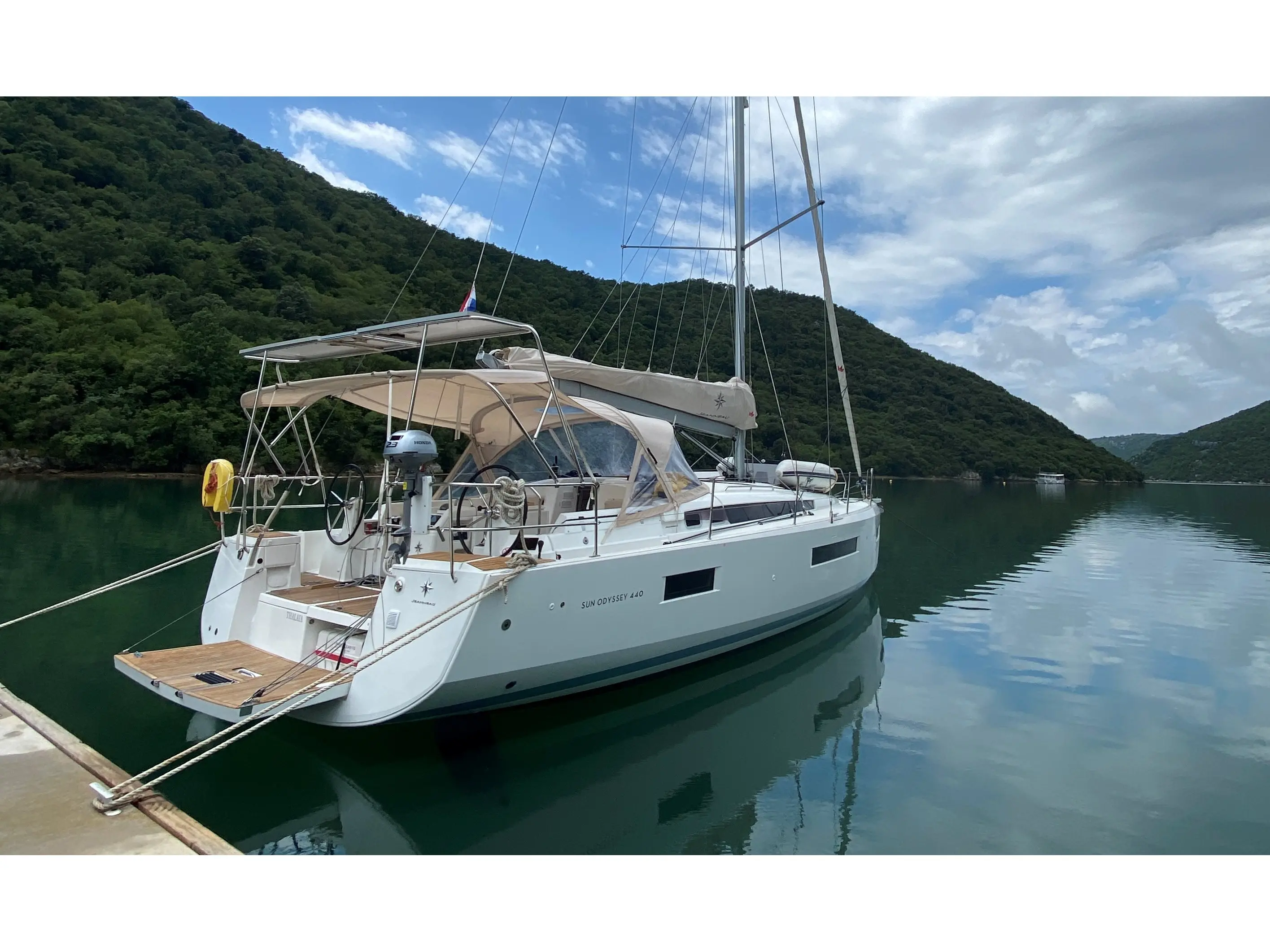 Thalaia photo 1