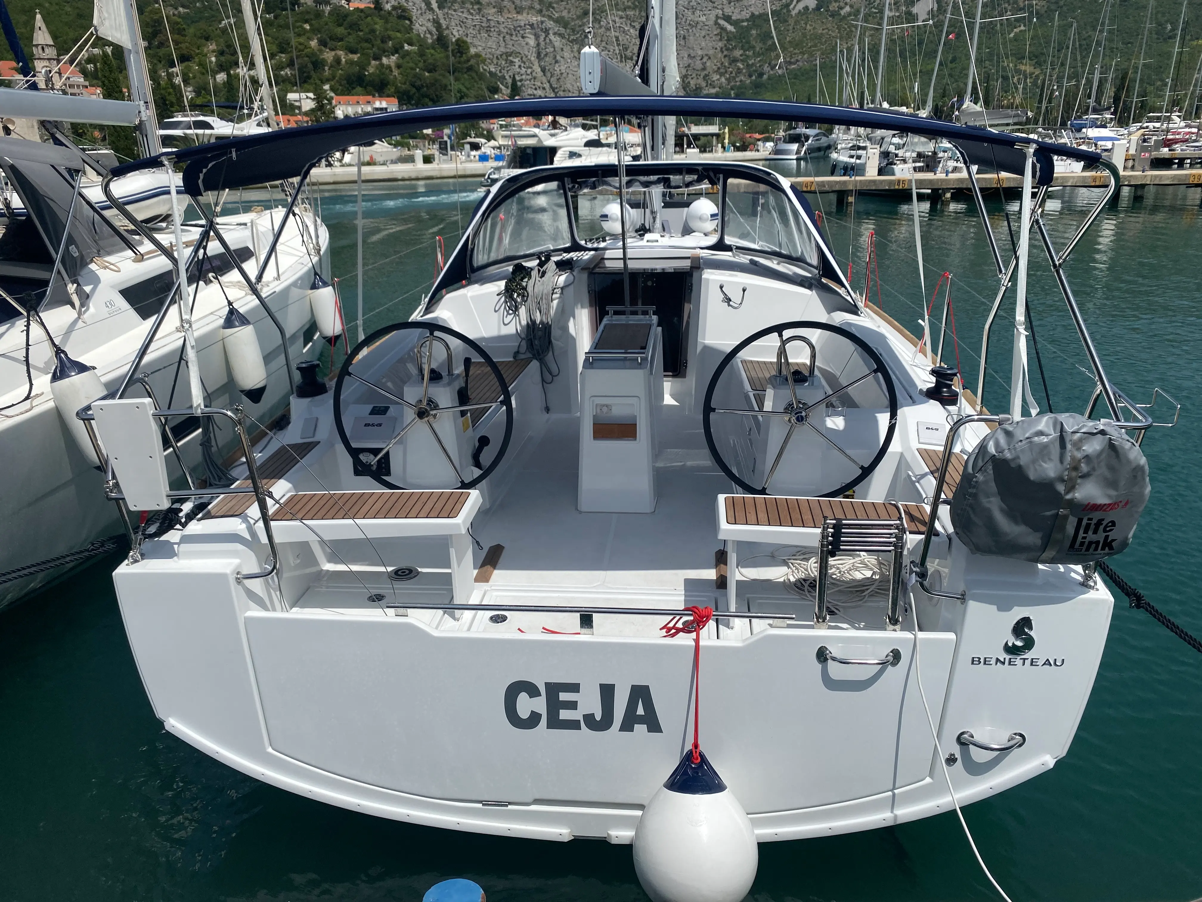Ceja photo 1