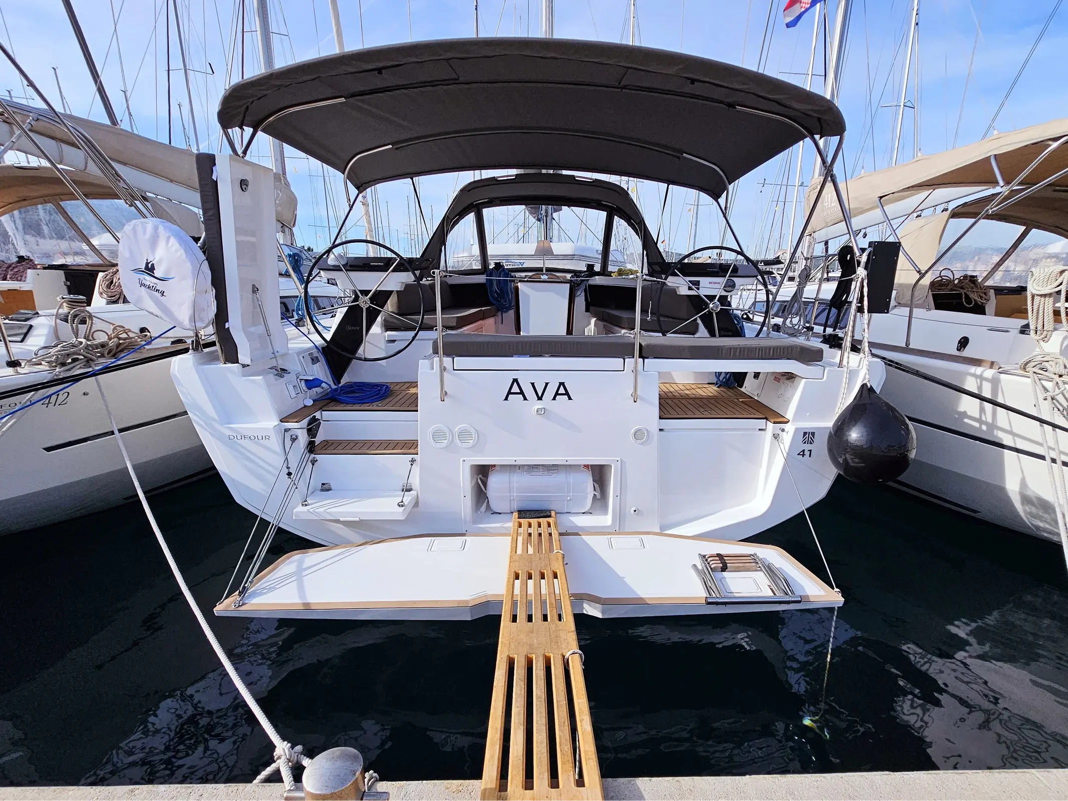 Ava (A/C & gen) photo 1