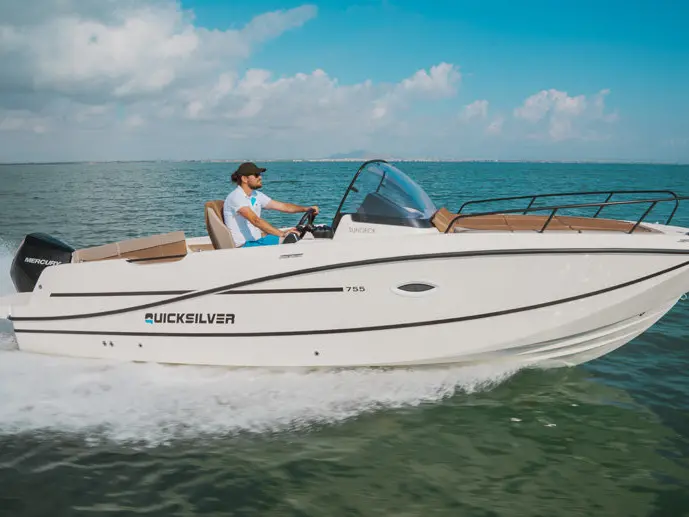 Quicksilver Active 755 sundeck photo 1